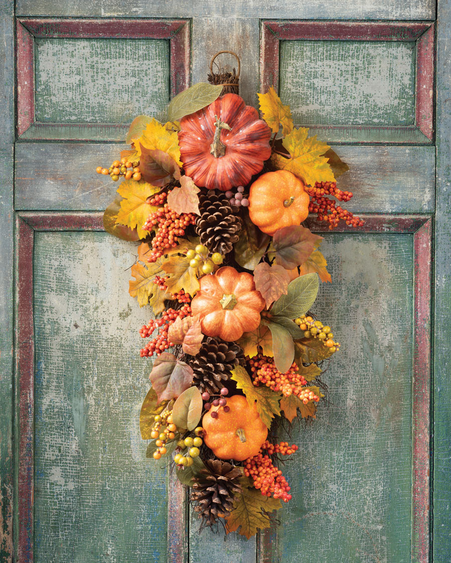 Pumpkins & Berries Autumn Teardrop
